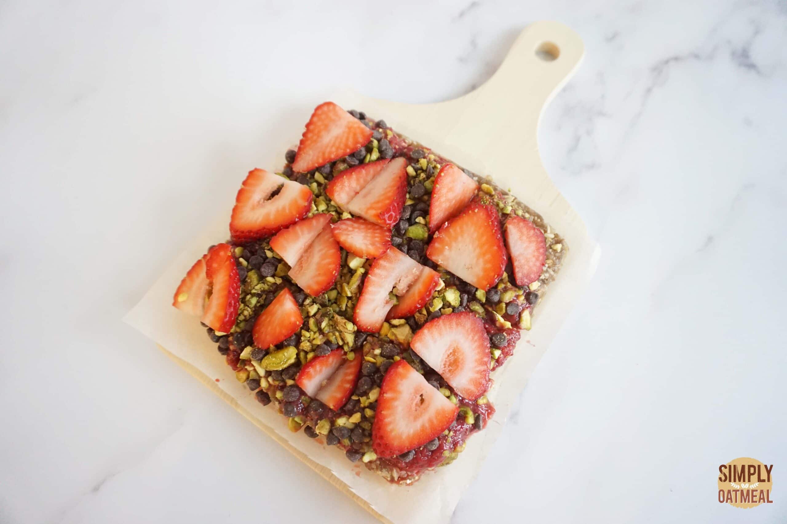 No Bake Strawberry Oatmeal Bars (Vegan, Gluten-Free)