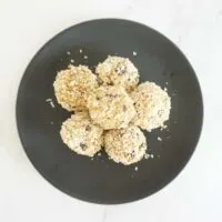 6 no bake peanut butter oatmeal balls on round black plate