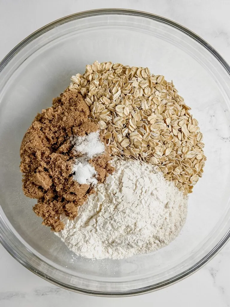 Sugar, flour and oats in bowl.
