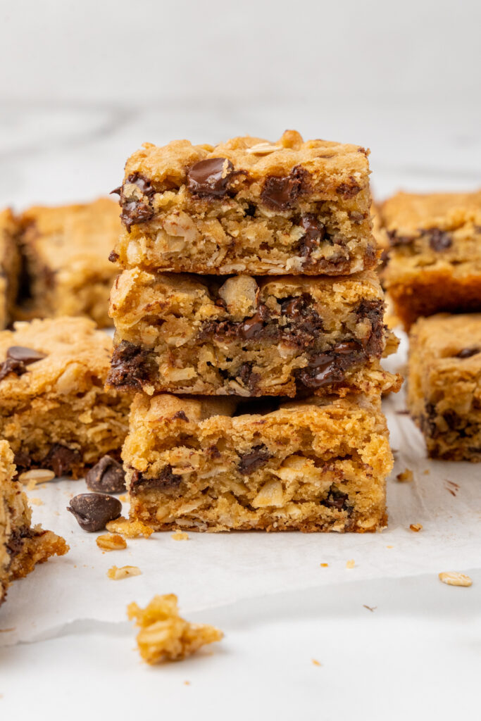 Oat squares with chocolate chips.